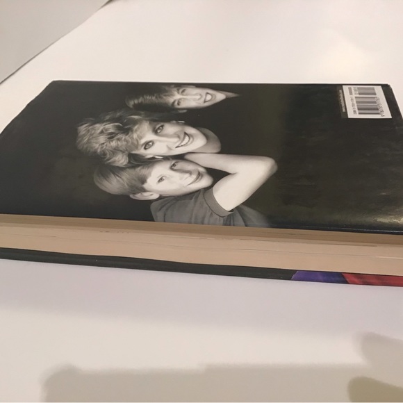 Hardcover book William and Harry by Ingrid Seward circa 2003 - Picture 7 of 11